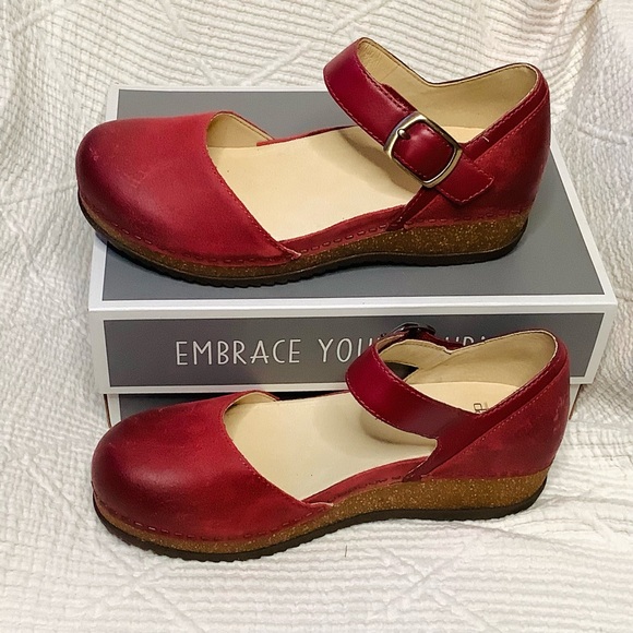 Dansko Mae Red Leather Mary Jane Clogs Comfort Shoes Adjustable Buckle Strap - Picture 6 of 14